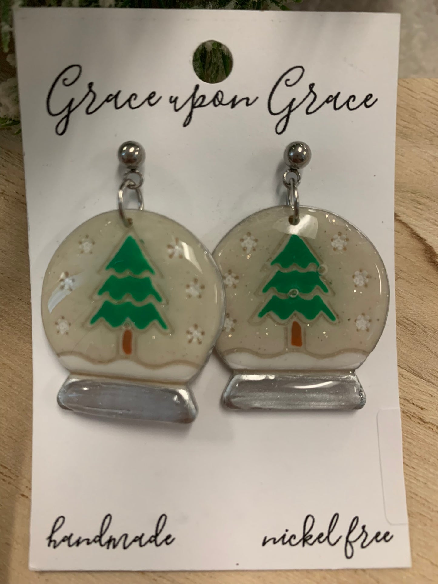 Snowglobe Dangles with Christmas Tree
