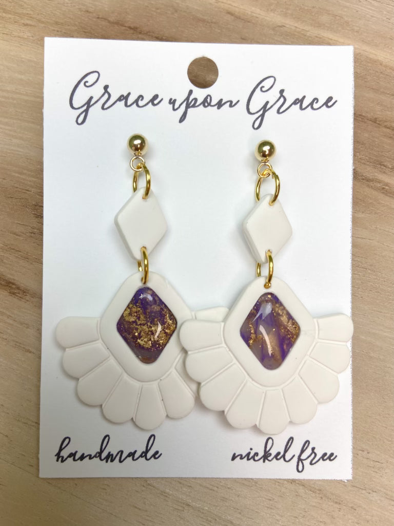 Gloria Dangles