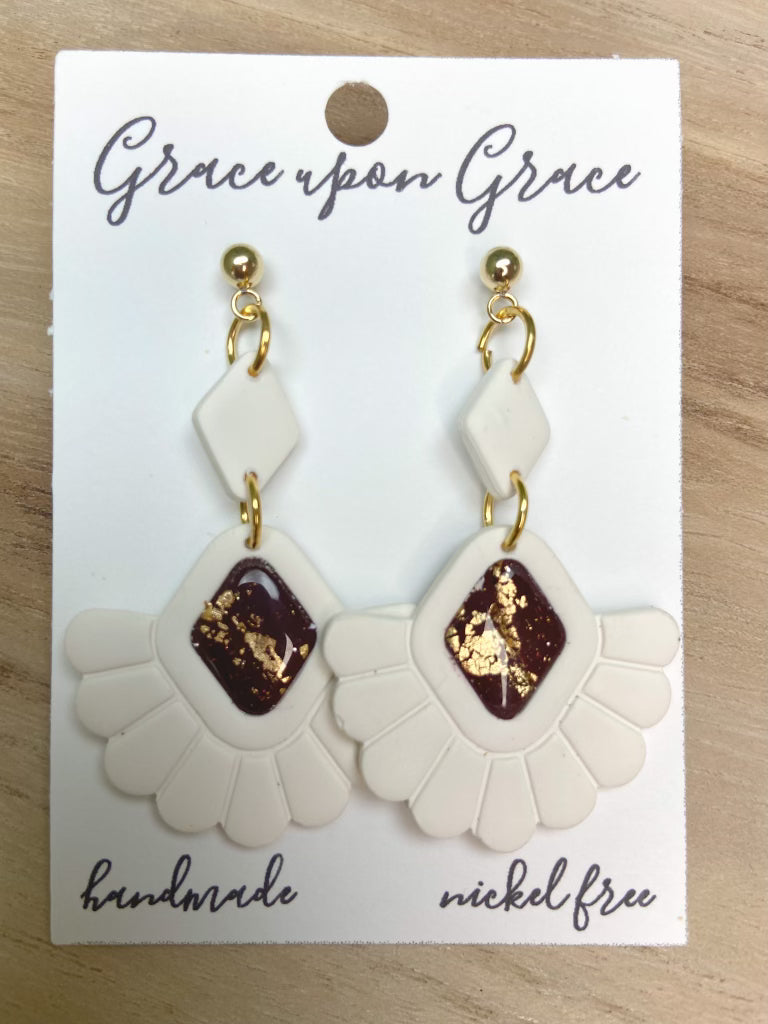 Gloria Dangles