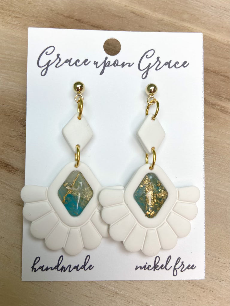 Gloria Dangles