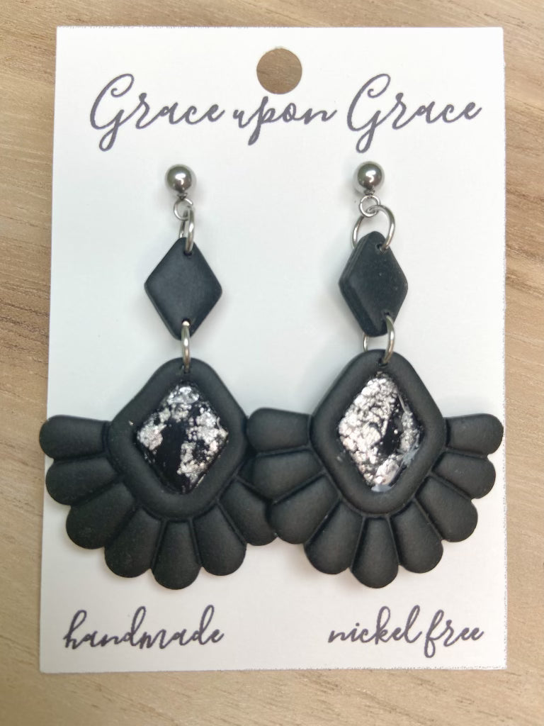 Gloria Dangles