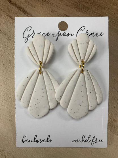 Shelly Dangles