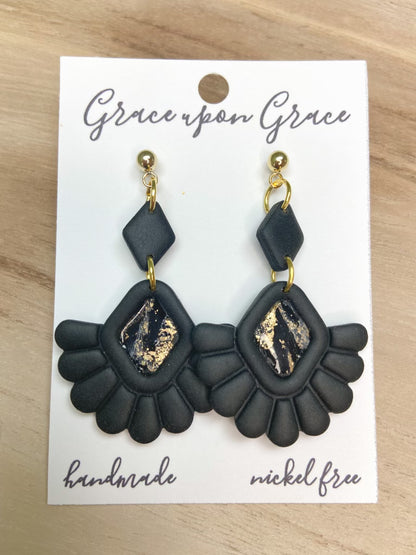 Gloria Dangles